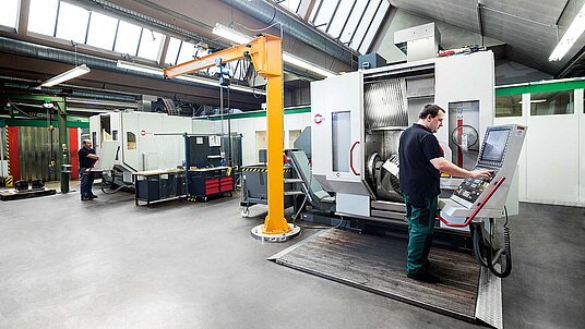 the two Hermle C 42 U high-performance five-axis CNC machining centres in the HK Präzisionstechnik GmbH "5-axis competence centre