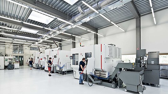 The line of Hermle five-axis machining centres: the C 22 U featuring PW 150, the C 12 U with RS 05, and the C 40 U in the new production centre at Fetzer Medical GmbH & Co. KG